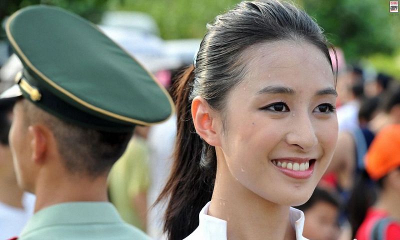 直击：礼仪小姐风光背后的魔鬼训练，每天最少训练12小时-10.jpg